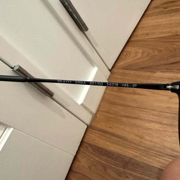 Ray-Ban Erika Classic Polarized Glasses - Picture 6 of 7